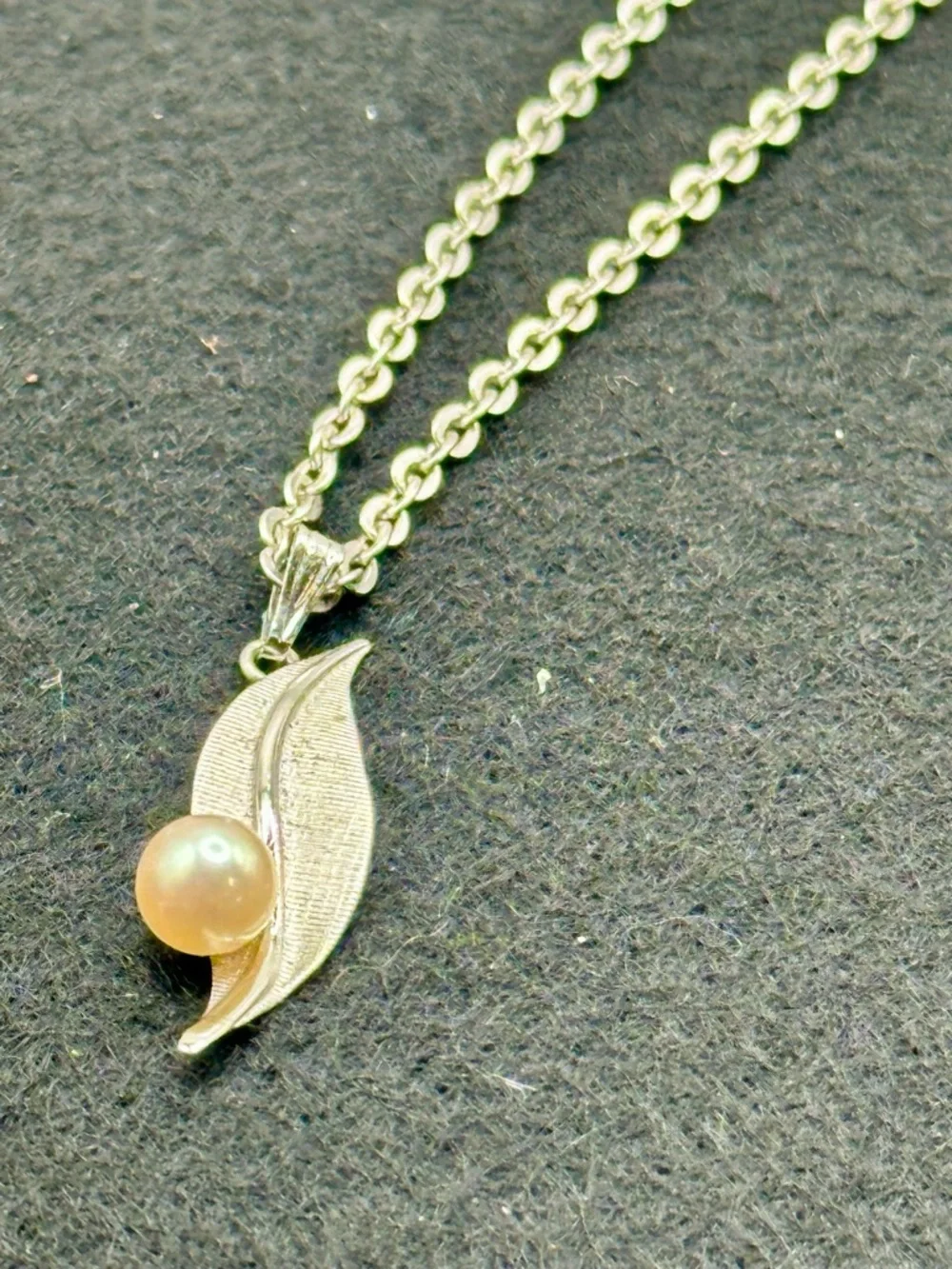 Vintage Sterling Silver Leaf Pearl Pendant Necklace - White Pearl - Picture 7 of 9